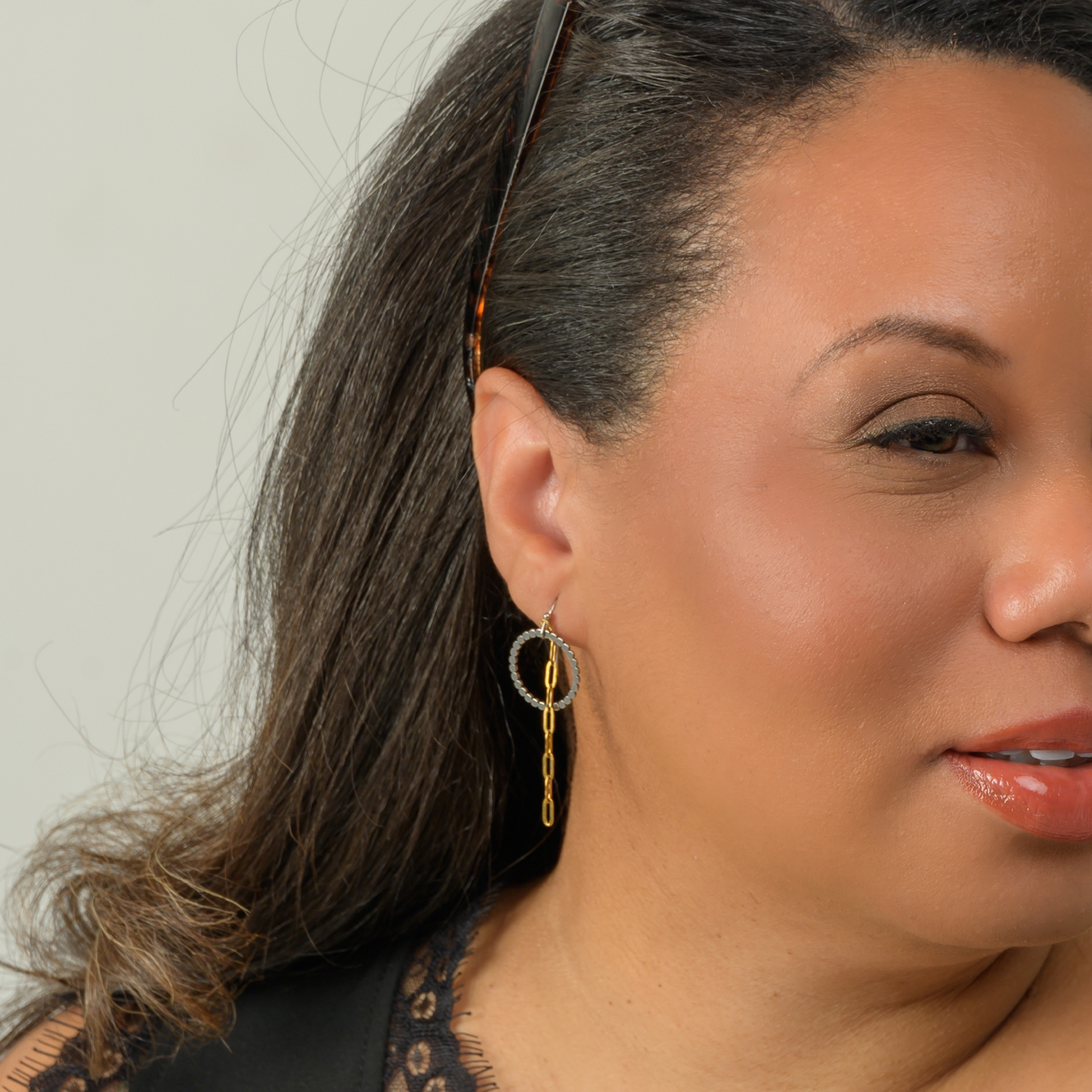 Waterproof "Imperméable” Textured Circle & Paperclip Chain Earrings